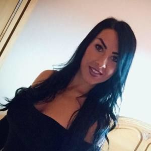 Meet your Posher, Yasmina